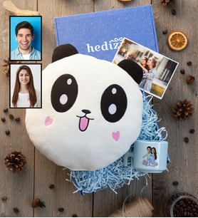 Kişiye Özel Karikatürlü Hamile Anne Adayına Hediye Hediye Kutusu - Kişiye Özel T Pastel Kupa, Peluş Yastık, Fotoğraf 1 Adet Anneler Günü Hediyesi