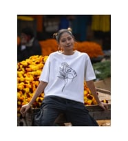Çiçekli  çizim baskılı oversize T-shirt (Beyaz)