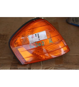Sinyal Lambası Sağ Sarı Mercedes W202 Bm 93-00 (Oem No: A2028260643)