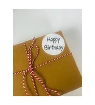 Happy Birthday Siyah Yazılı 4 Cm Yuvarlak Yapışkanlı Sticker 120 Adet