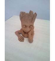 HAPPENS Groot, Elleri Çenesinde