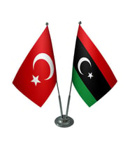 Masa Üstü Libya Bayrağı Türk Bayrağı İkili Krom Direk Masa Bayrak Seti