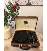 Hanami İSME ÖZEL bluetooth'lu ve sarjlı tüm plakları çalan pikap (Kahverengi)