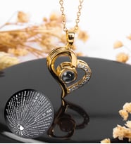 100 Dilde Seni Seviyorum Yazılı Gold Renk Özel Tasarım Kolye