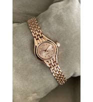 Özel Saat Kutusu ile Minimal Tarz Kadın Kol Saati Zarif Şık Metal Kordon Rose Gold İnce Bileklere İdeal Hediye Anneye Arkadasa Sevgiliye Kardese Ese Dosta Teyzeye Ablaya Halaya Yengeye Dogum Gunu Yildonumu Kol Saati Hediyesi Zarif Avantajlı Ürün