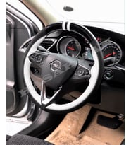 Opel Insignia B Dikme Direksiyon Kılıfı Parlak Siyah Beyaz Detaylı Beyaz Çift Yüzük ve Dikiş 2017-2022