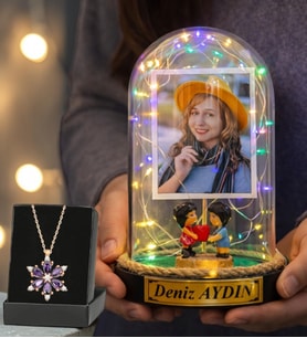 Kişiye Özel Renkli Led Işıklı Kalp Tutan Çiftli Fanus ve Gerçek Ametist Taşlı Lotus Kolye