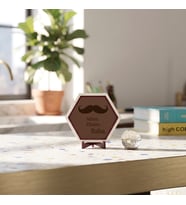 Adam Efsane Baba Yazılı Dekoratif Obje, Babalar Günü İçin Anlamlı ve Şık Hediye Alternatifi 10x10 cm, Açık Kahve
