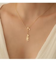 Kişiye Özel Tasarım Kalp Sallantılı Dikey İsim Kolye 925K Gümüş (Gold)