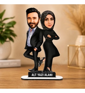 2 Kişilik Tesettürlü Çift Karikatürlü Kişiye Özel Karikatürlü 18 cm MDF Masaüstü Biblo - Sevgiliye ve Eşe Hediye Çiftlere Özel Hediye