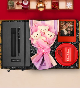 Yılbaşına Özel Fincan & Üçlü Peluş Ayıcık Buketi & Kişiye Özel Defter & Deri Kılıflı Touch Pen Kalem & Fotoğraf Çerçevesi Hediye Seti