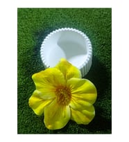 El Yapımı Taş Tozu Kase ve Sarı Hibiskus Çiçek Toka Seti