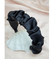 MelKady 358 - Saten Büzgülü Scrunchie Taç, Günlük Taç, Sevgiliye, Arkadaşa Hediye (Siyah)