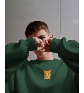 Erkek Sarı Tekir Kedisi Desenli Sweatshirt – Minimal Göğüs Baskılı, Unisex Rahat Kalıp (Koyu Yeşil)
