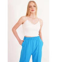 23254275 Kaşkorse İp Askılı Dantelli Crop Bluz BEYAZ