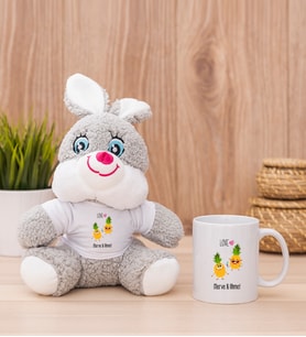 Kişiye Özel Sevimli Ananaslar Peluş Tavşan ve Beyaz Kupa