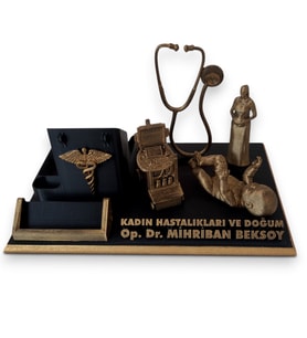 Kişiye Özel Masaüstü İsimlik ve Kartvizitlik Kadın Doğum Uzmanı, Doktora Hediye, Evlilik Yıl dönümü hediyesi, Ofis Hediye, Doğum Günü Hediyesi, Kişiye Özel İsimlik, Masa İsimliği, Yeni İş Hediyesi