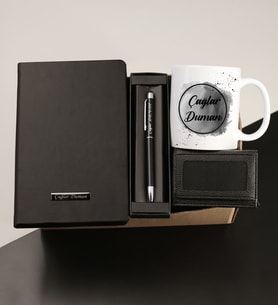 Kişiye Özel Baskılı Kupa & Kişiye Özel Siyah Defter & Kişiye Özel Toucpen Kalem & Mekanizmalı Erkek Cüzdan Hediye Seti