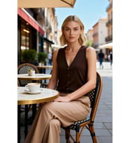 Kadın Bluz V Yaka Kolsuz Fitted Vücuda Oturan İnterlok Örme Önden Düğmeli Crop Düz Desen Şık