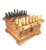 Klasik Ahşap Satranç Taşları - Gizli Anahtarlı El Oyması Satranç Sandığı-20x20 cm