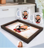 BK Gift Kişiye Özel İsimli Kadın Mezun Karikatürlü Doğal Ahşap Tepsi ve 2’li Kupa Bardak Seti-1