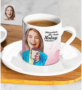Nihayetinde Kolay Yetişmiyor Kişiye Özel Karikatürlü Türk Kahvesi Fincanı (Beyaz)