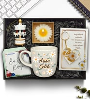 Kişiye Özel Beyaz Kupa & Mini Atlı Karınca & Kalpli Anahtarlık & Mum Hediye Seti