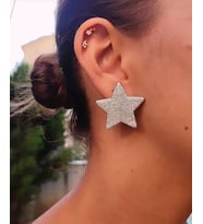 Silver Sparkle Star El Yapımı Gri Simli Cam Görünümlü Yıldız Küpe