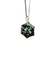 Obsidyen Doğal Taşı Zincirli El Yapımı Kolye Uç: 2 cm Zincir: 20 cm Kutulu