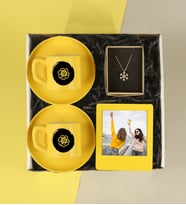 2'li Baskılı Renkli Fincan & Kişiye Özel İnstagram Çerçevesi & Kar Tanesi Gold Kolye Hediye Seti
