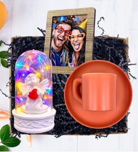 Kişiye Özel Fotoğraflı Hediye Seti Turuncu Kahve Fincanı ve Renkli Led Işıklı Fanus (Model 4)