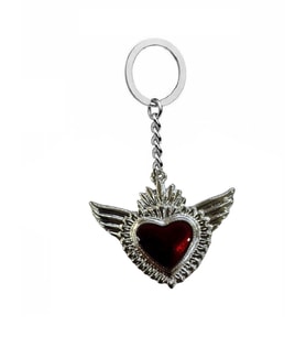 Kırmızı Kanat Detaylı İşlemeli Kalp Metal Anahtarlık – Unisex Şık Tasarım