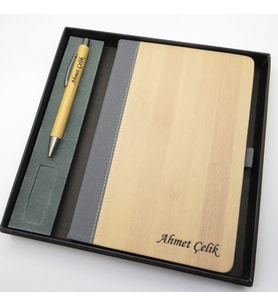 Signator® Codex  N214 Kişiye Özel Defterli Set - İsme Özel Bambu Kalem + İsme Özel Bambu Defter  İsme Özel Kutusunda Hediyelik Set (Karışık)