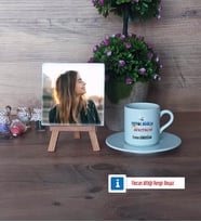 Sosyal Bilgiler Öğretmeni Fotoğraflı Dekoratif Taş, Ahşap Altlıklı Türk Kahvesi Fincanı Hediye Öğretmenler Günü Hediyesi (Model 2)