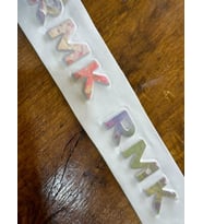 RENKLİ KABARTMA YAZILI ŞERİT DİKİŞ GİYİM AKSESUARI EN 5 CM (1 METRE)