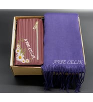 Kişiye Özel (UV) Baskılı Kadın Cüzdanı & Kişiye Özel Ad-Soyad Baskılı Şal Hediye Seti