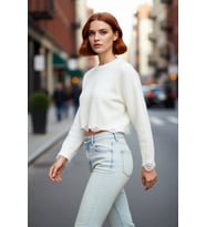 Kadın Oversize Triko Crop Kazak Düşük Kollu Akıtma Detaylı Yumuşak Dokusuyla Modern Şıklık Sunar