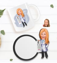 BK Gift Kişiye Özel Kadın Göz Doktoru Karikatürlü Beyaz Kupa ve Ahşap Bardak Altlığı Hediye Seti-1