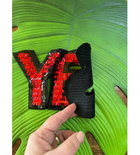 24X12 CM KIRMIZI PUL PAYETLİ YESS YAZI ARMA DİKİŞ GİYİM ÇANTA AKSESUARI