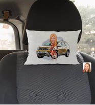 BK Gift Kişiye Özel Plakalı Kadın Dacia Duster Karikatürlü Dikdörtgen Araç Koltuk Yastığı-1