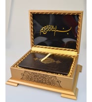 Ahşap Kutulu Nakış İşlemeli Besmele-i Şerifli Kuran-ı Kerim Seti (Hafız Boy) (Kahverengi)
