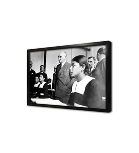 Atatürk Okulda Öğrenciler İle Çerçeveli Cam Tablo