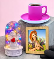 Kişiye Özel Hediye Seti Kahve Fincanı, Fotoğraf ve Renkli Led Işıklı Beyaz Melekli Fanus