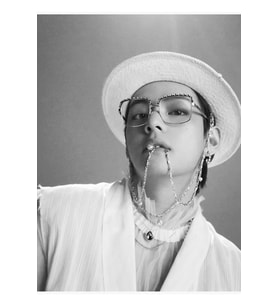 Siyah Beyaz Tablo Ahşap Poster Dekoratiflı Taehyung Kod5288