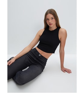 LCW Vision Siyah Bisiklet Yaka Dokulu Kadın Crop
