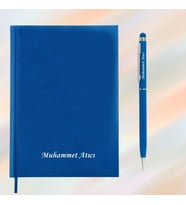 HEDİYESİBİZDEN KİŞİYE ÖZEL İSİM BASKILI SÜNGER KAPAKLI ÇİZGİLİ DEFTER (Mavi)