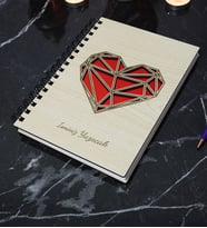 Kişiye Özel Kalp Desenli Ahşap Kapaklı Defter - Ajanda - İsme Özel - A5 60 Yaprak (120 SAYFA) Hediyelik (Kırmızı)