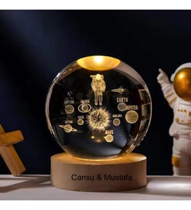 Kişiye Özel Işıklı Ahşap Kaideli Uzay Cam Küre 8cm*6cm