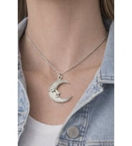 Yüz Figürlü Ay Tasarımlı Gümüş Renk Unisex Kolye