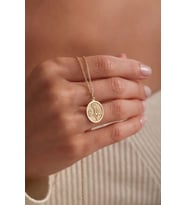 Kişiye Özel 925 Ayar Gümüş Şık Çiçek Tablo Model Kolye (Gold)
